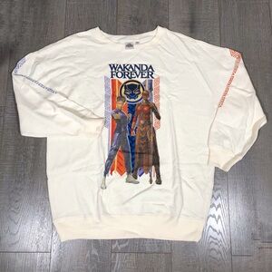 NWOT Sweatshirt Pullover “Wakanda Forever” Size M